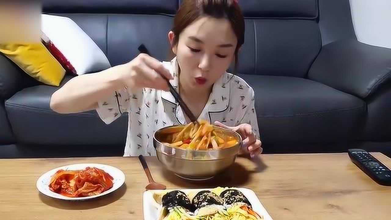 韩国吃播hamzy:今天吃火辣刀削面!配鸡蛋紫菜包饭_高清1080P在线观看平台_腾讯视频