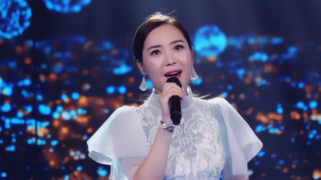 云朵现场演唱情定那拉提天籁之音悠扬动听