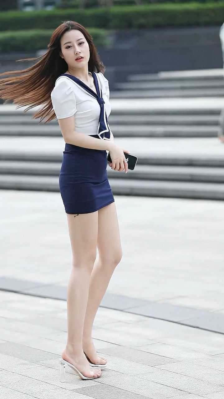 00后校花女神,大长腿逆天了