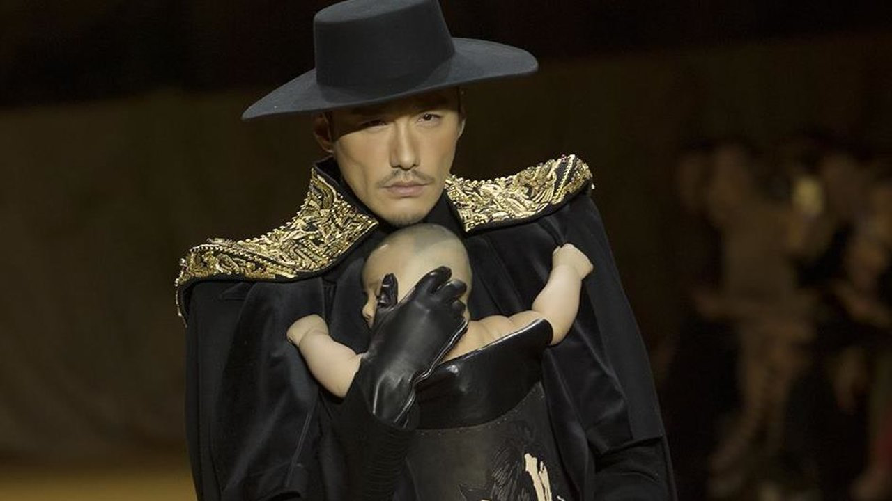 盘点模特出身的明星:胡兵怀抱婴儿t台走秀,瞬间成为众人焦点