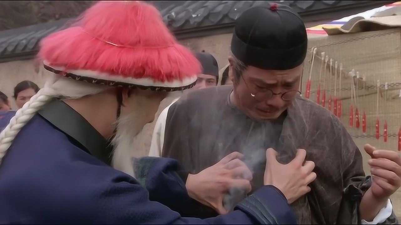 九品芝麻官豹子头的龙爪手真厉害把达叔的胸口都抓冒烟了