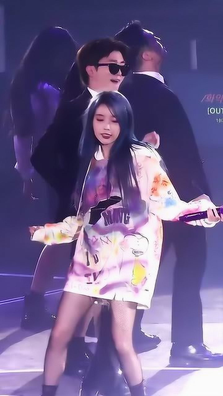 论丽姐的伴舞能有多抢镜!iu李知恩!