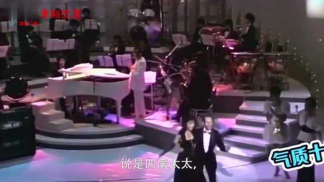 1984年的蓝琼缨气质非凡,怎能不令大22岁的何鸿燊为她心动呢?