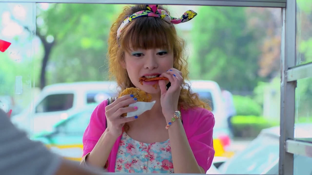 幸福36计奇葩女吃路边摊要赊账一句老乡老板竟信了她鬼话