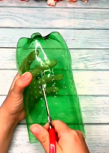 手工制作教程:用大号塑料瓶做的花瓶,你们学会了吗