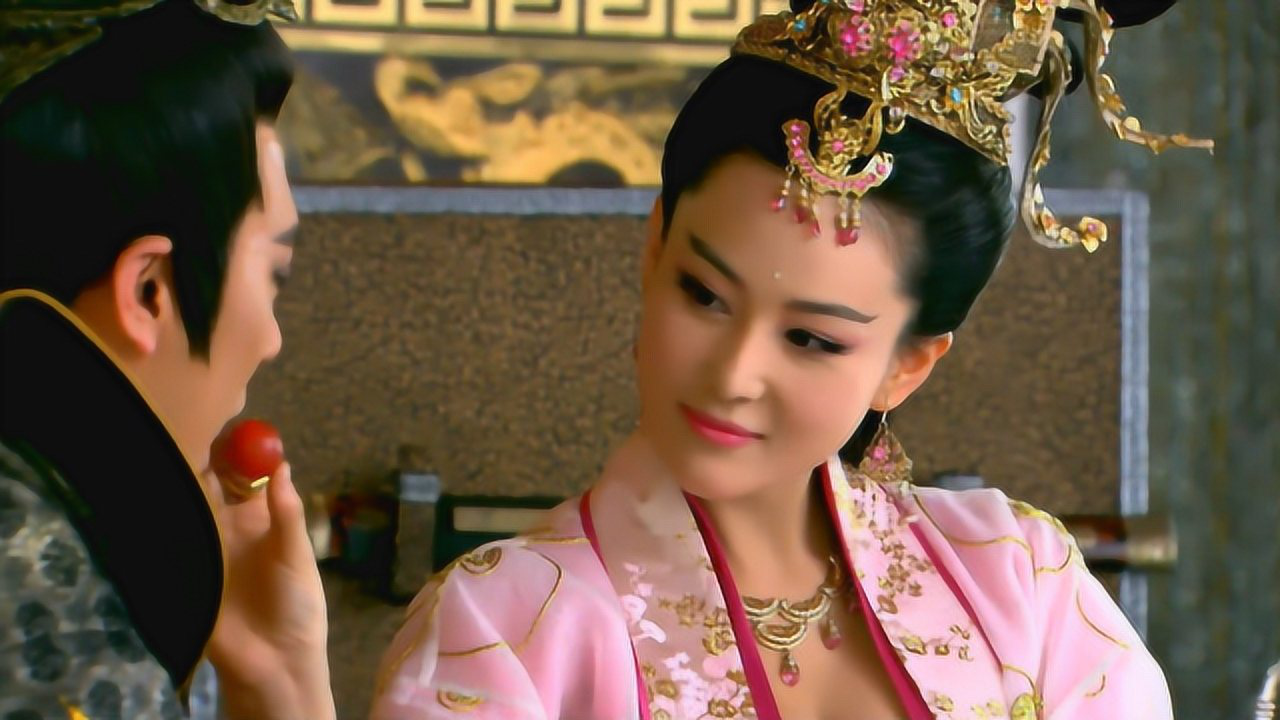 妲己为何总喂纣王吃"葡萄"?真正答案让人意想不到!