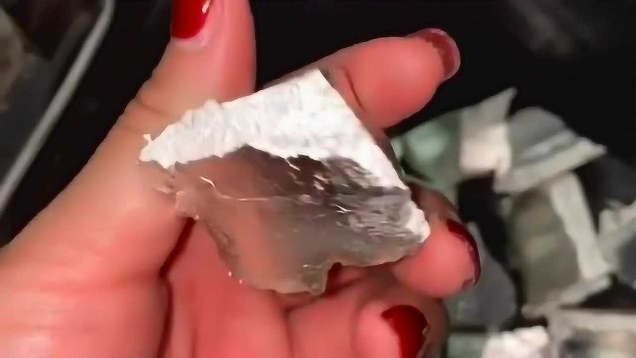 9999的银子好亮,但是银子虽然可以用火烧,但是烧了之后影响光亮度!