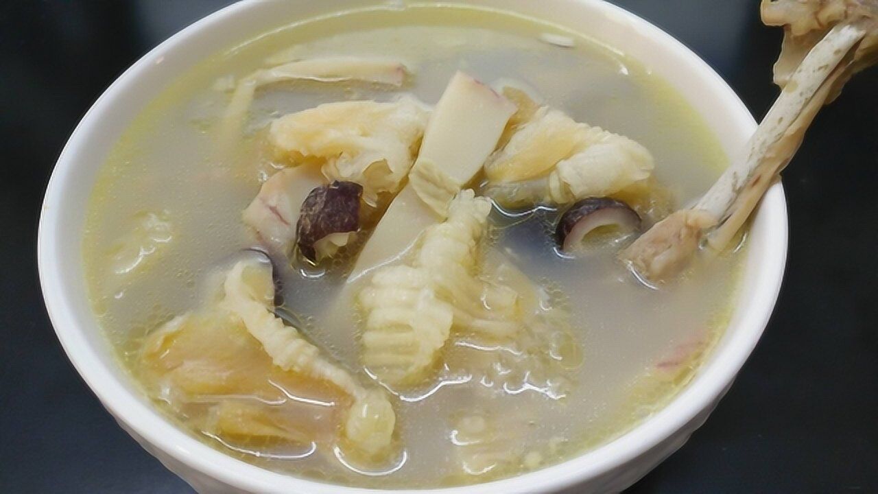响螺片翅骨煲鸡汤美味又健康