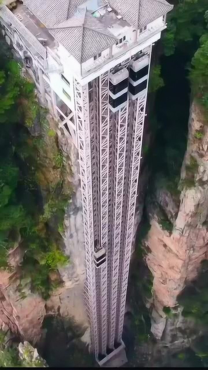 张家界悬崖上的百龙天梯曾破吉尼斯太人震撼了