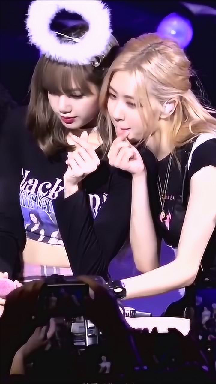 五花肉cp默契对视眨眼lisa我可以