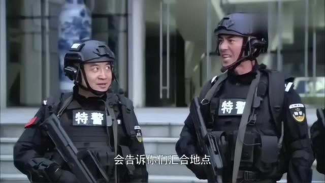 特警力量:新特警正在擦车,不料突然响起警报,特警全员出动