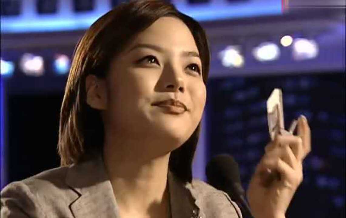 女主播蔡琳成为七点新闻的主持人迎美气的发抖