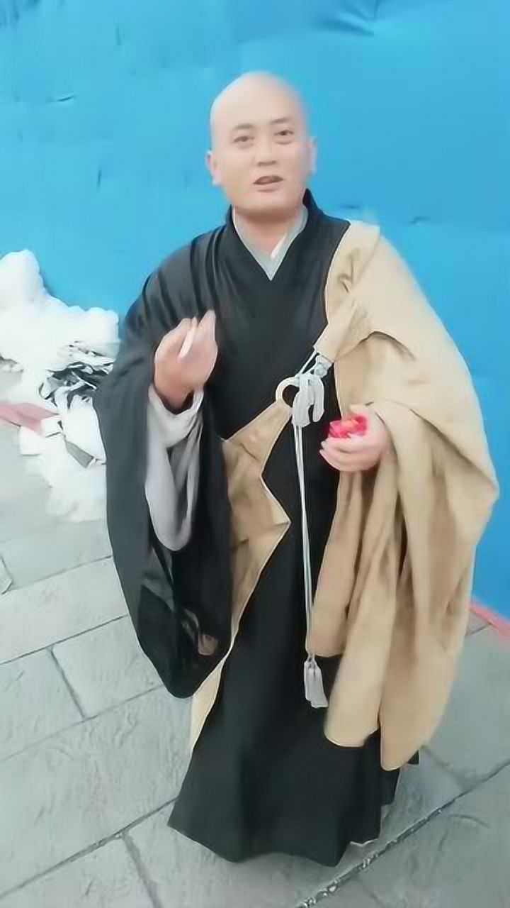 原来和尚也是抽烟的接下来一幕真是刷新了我的三观