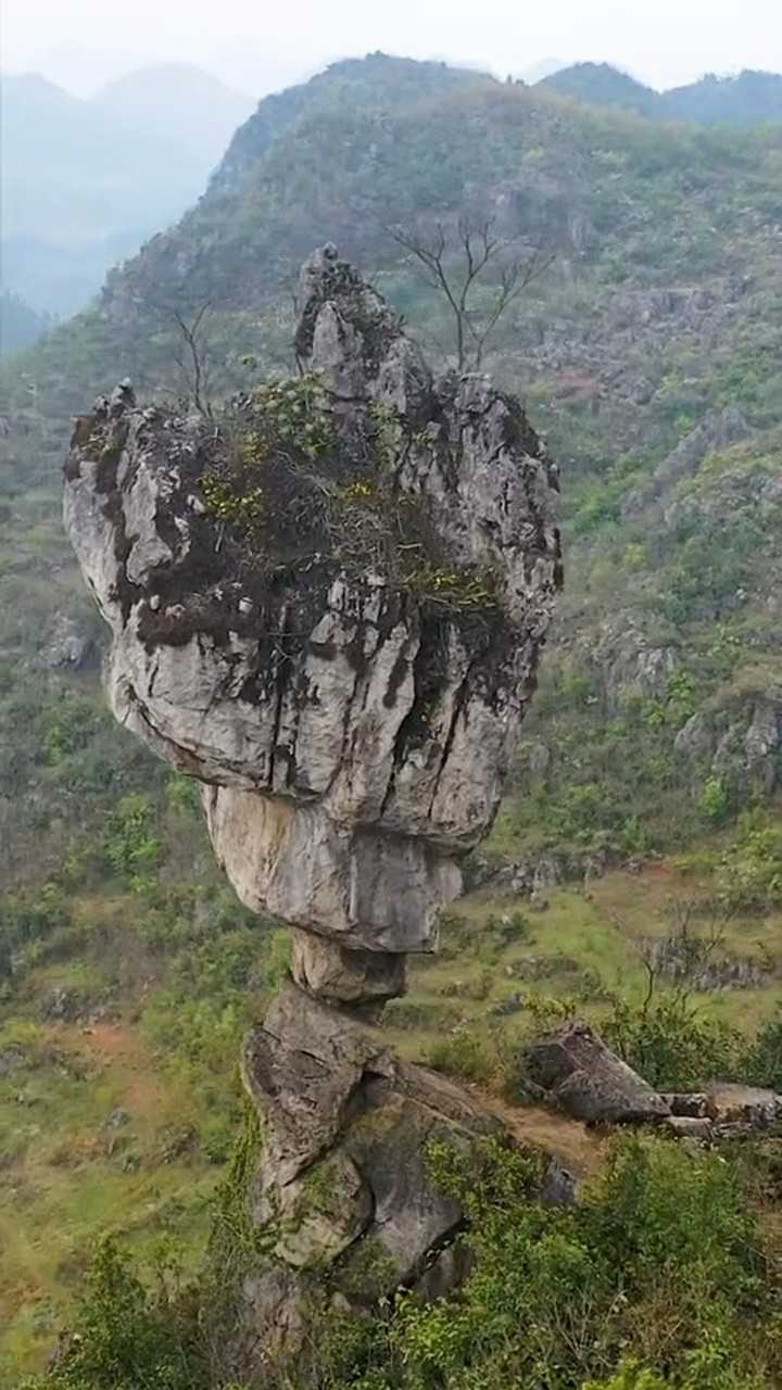 屹立了百年不倒的一块大石头看了很久也不知道是啥原理