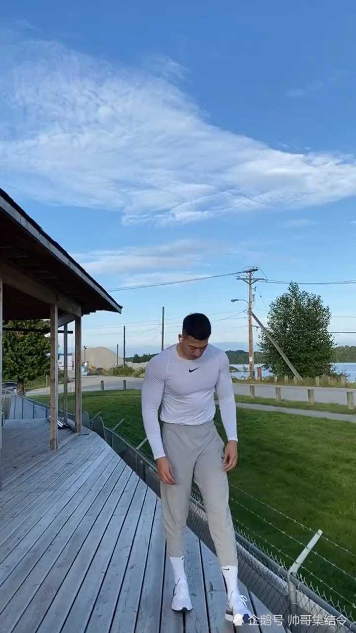 身高190体重200满身纹身的肌肉男你害怕不