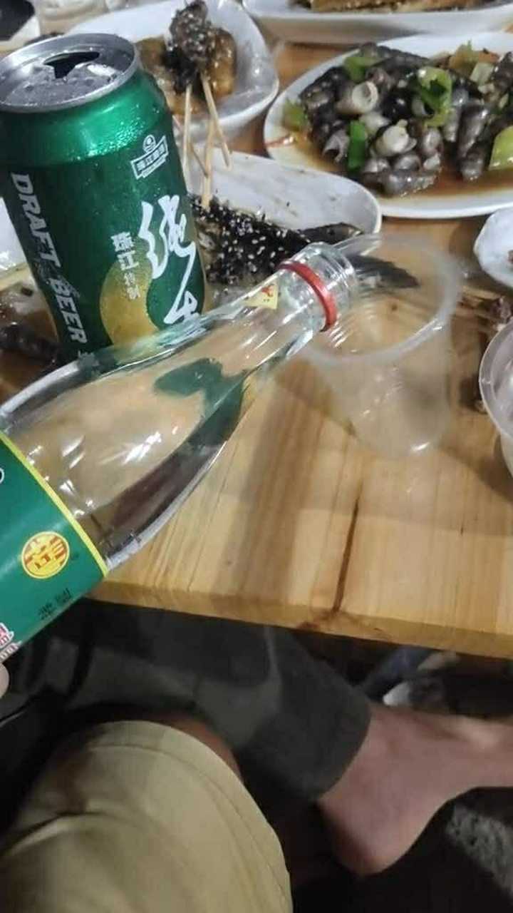 牛栏山不贵但它能醉,姑娘虽美但我不配,故事不长但我能讲