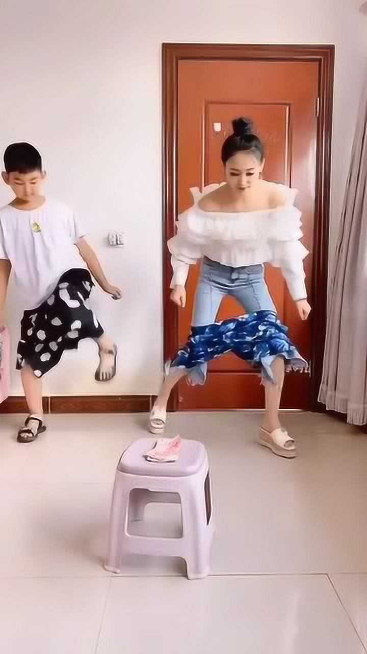 挑战全网徒手穿裤子小姐姐用了这个方法结局亮了