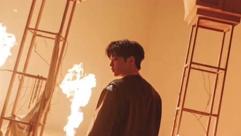 姜丹尼尔新曲《Who U Are》MV公开，性感神秘风的姜丹尼尔