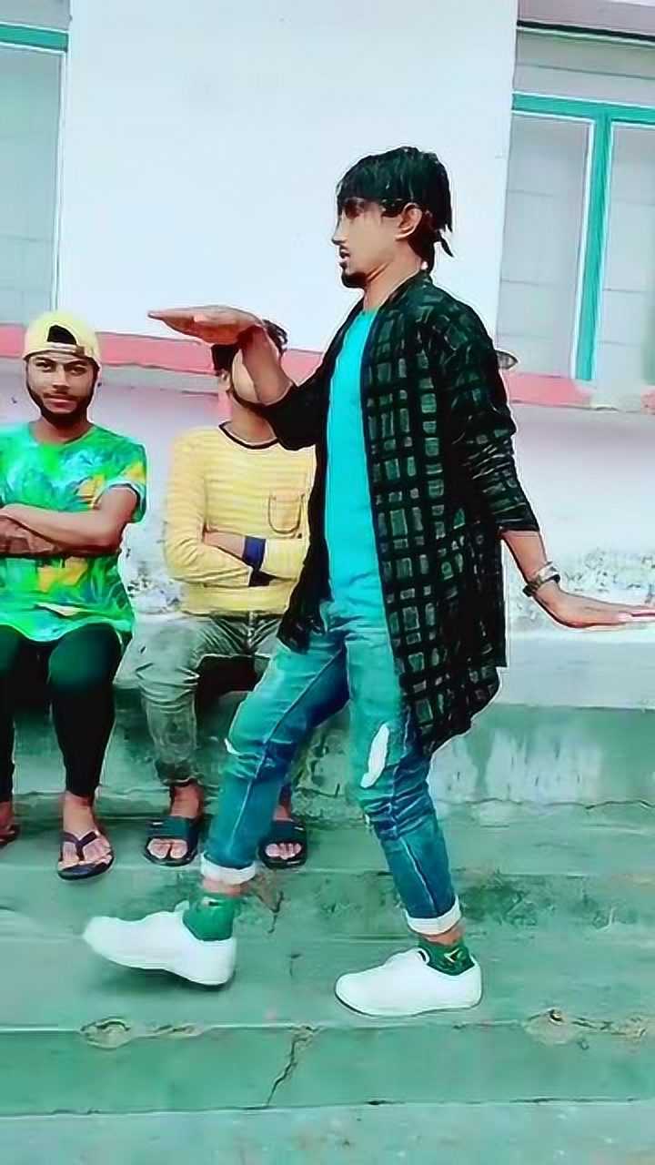 公鸡舞,这频率拿捏的怎么样啊