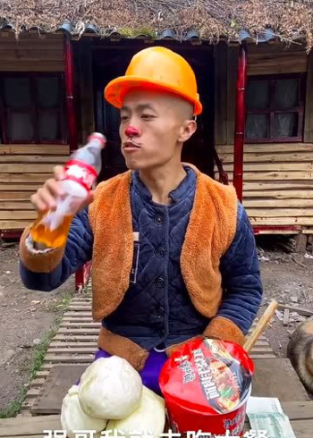 光头强喝可乐拉肚子了!