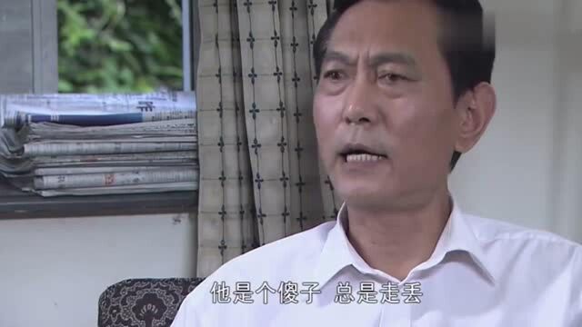 案发现场II大叔看了一下图片,说这是傻子,他因为救人才变傻的