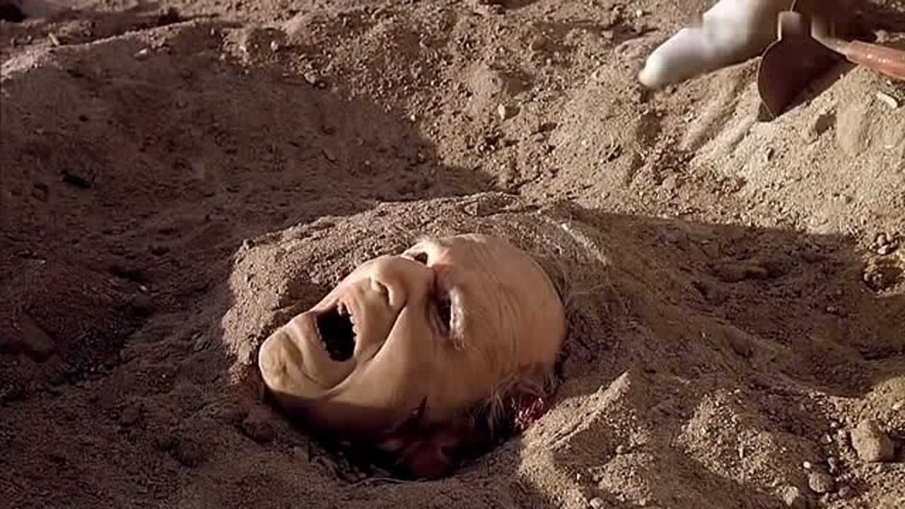 能在沙子里穿梭自如的怪物,吃人如麻,将人直接拖进地下