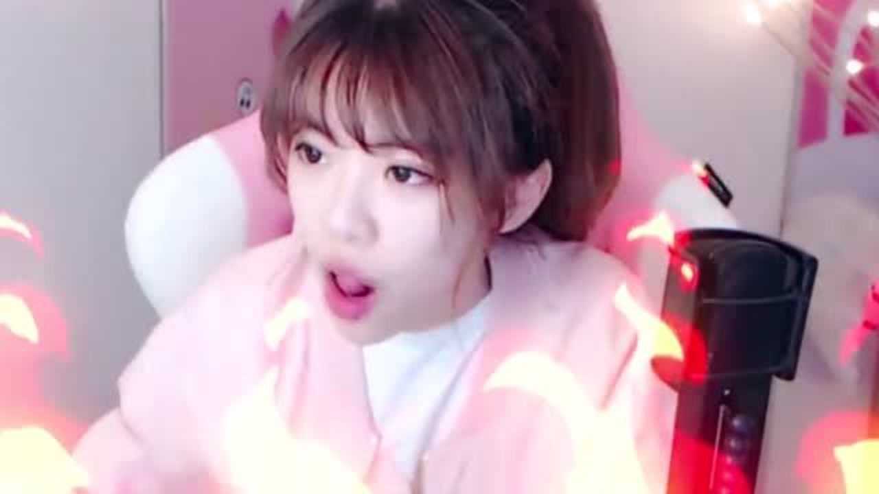全网第一吃脚女主播周淑怡！水友：这脚我爱了！隔着屏幕都感觉臭！_高清