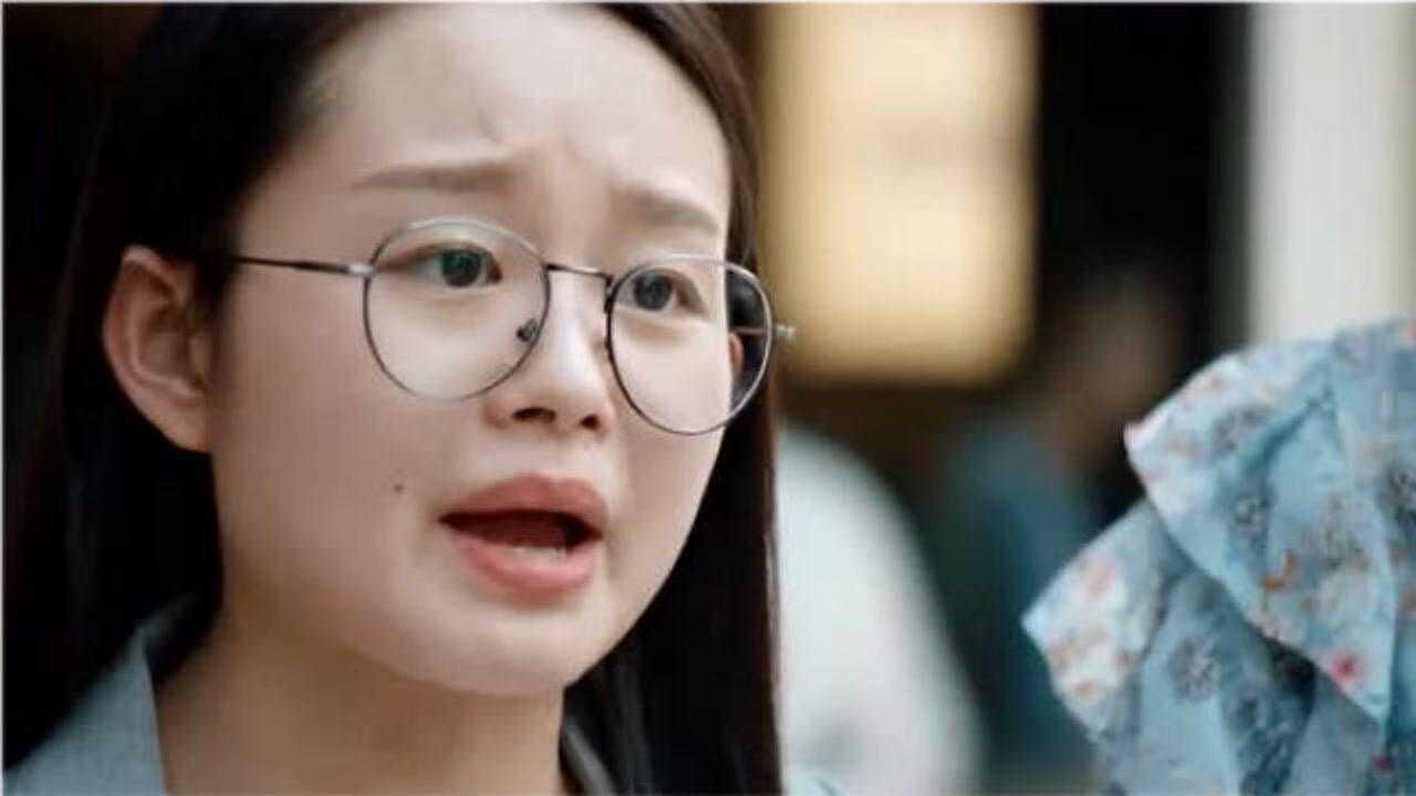 穷女孩借钱不还,奖学金全买衣服,第一次见穷的还这么有道理的!