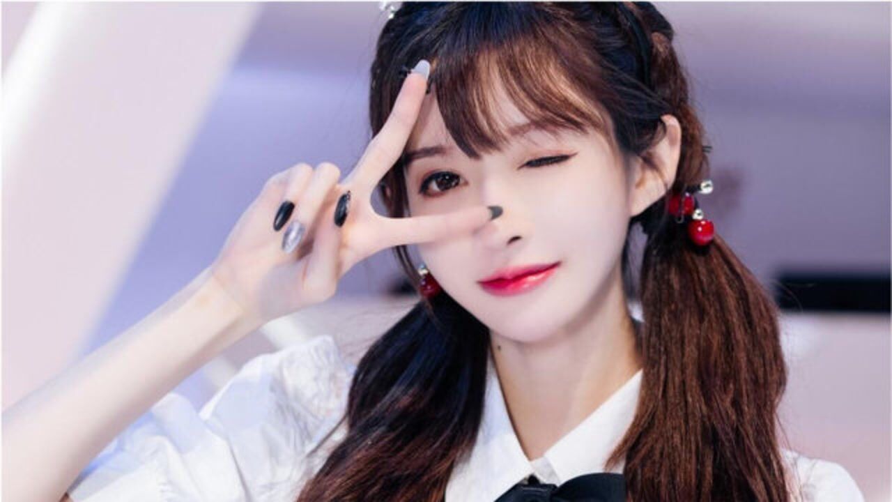 斗鱼女主播玩擦边球引争议_腾讯视频