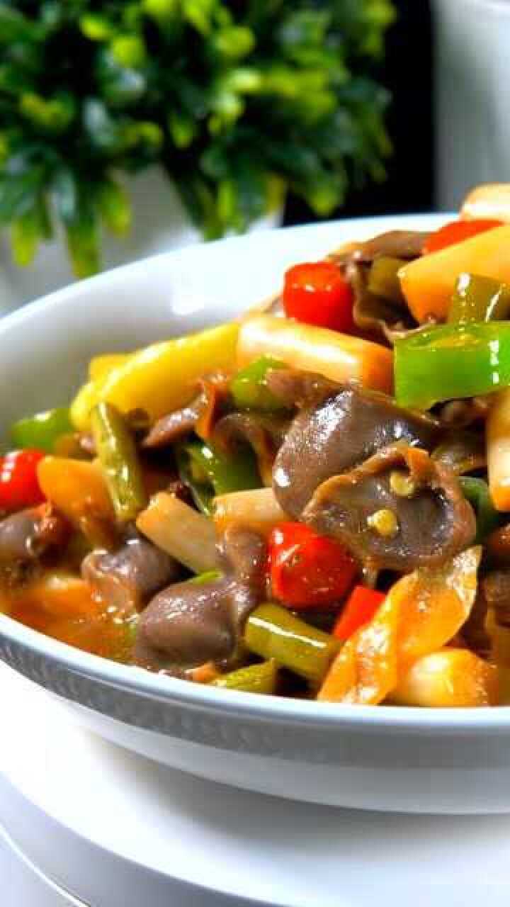 湖北人的下酒菜泡藕带炒鸡胗