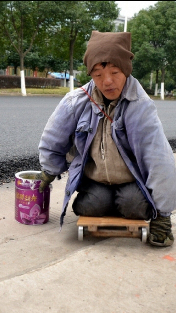 让你感动流泪充满正能量的网络乞丐到底有多虚伪