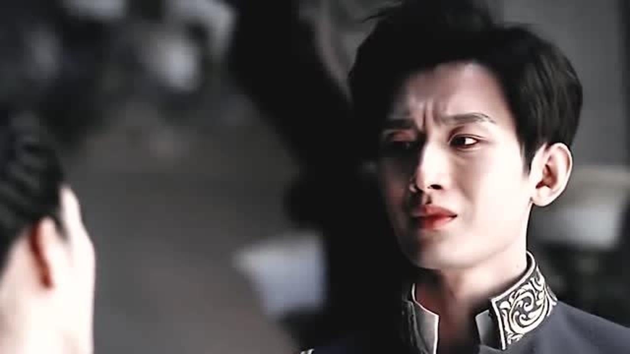 成毅穿军装的样子好帅他一抓心口我就怕是情人咒发作了