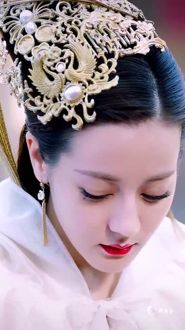 枕上书全剧最惊艳的阿兰若白衣造型,冷艳高贵仙气十足,但出场只有几秒