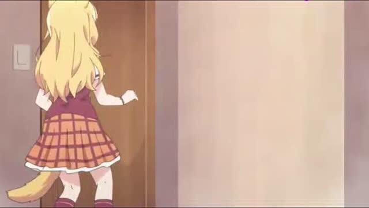 美女想上厕所快要憋不住了好可爱呀