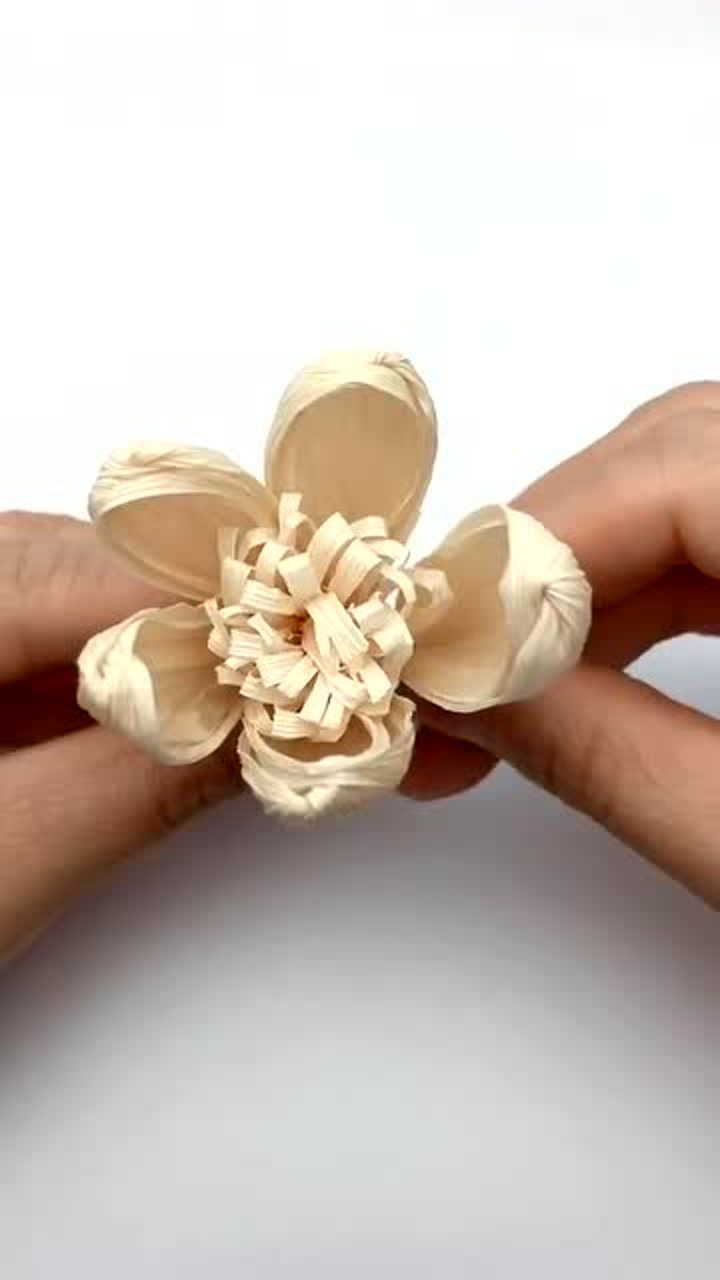 创意手工:用玉米皮也能制作出精美的古风挂件,你们学会了吗