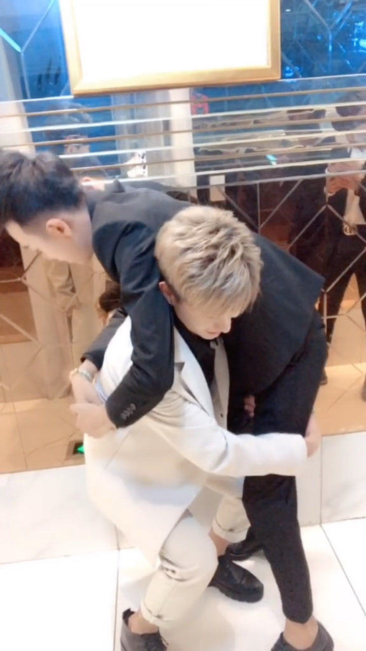 没有女朋友,那就扛男朋友吧_腾讯视频