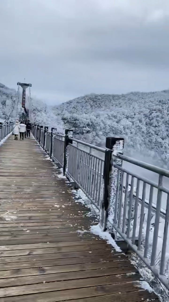 張家界天門山下雪了