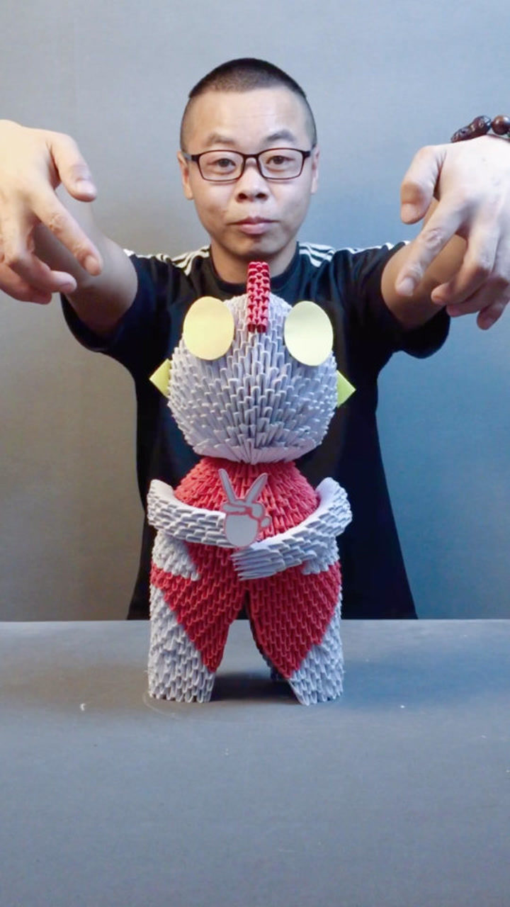 用纸折叠的q版奥特曼你看像吗