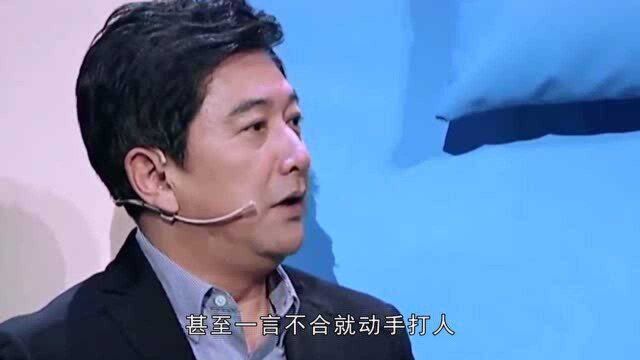 他是央视战地记者,冒着生命危险报道新闻,却被网友大骂“逃兵”!