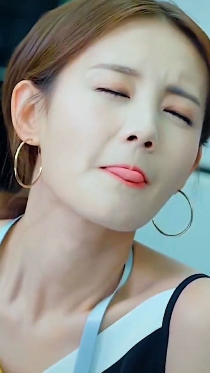 横空出世女一号,这舌头