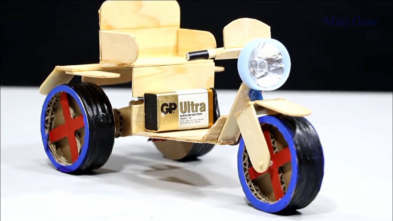 手工牛人超会玩,用废旧纸板打造"迷你"三轮车,成品太好玩了