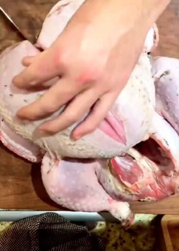 分割了一个"心形鸡",切开的那一瞬间,口水直流!