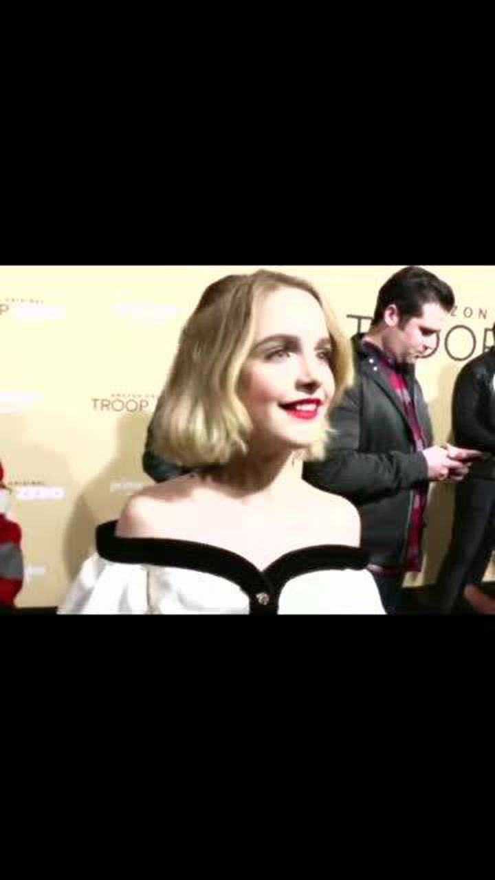 欣赏一下麦肯娜格瑞斯与艾玛沃特森两人的盛世美颜