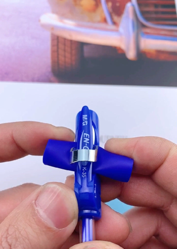 把笔改装一下一个好玩的发射器就做好了