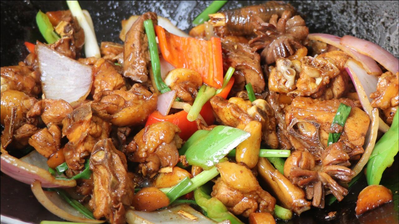 教你爆炒生鸡的家常做法,只需油盐酱醋,鸡肉嫩滑,味道非常赞