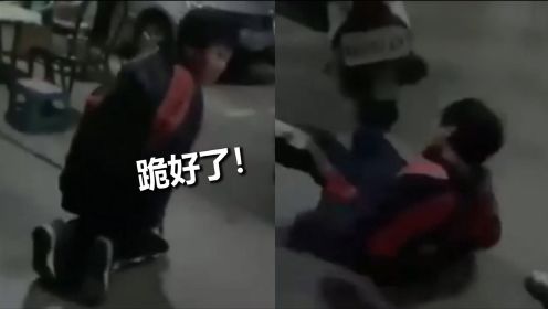可恨！台湾两名初中生校园外霸凌同学 逼迫下跪用棍棒狠打 现场曝光