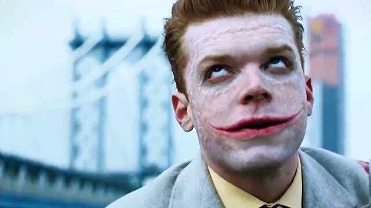 疯狂小丑微笑面对死亡,自己松手狂笑的那一刻,我竟觉得有些帅!