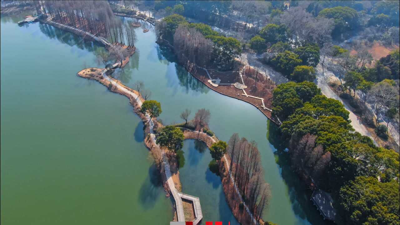 航拍无锡太湖鼋头渚水景苑冬日里的湖水很清澈