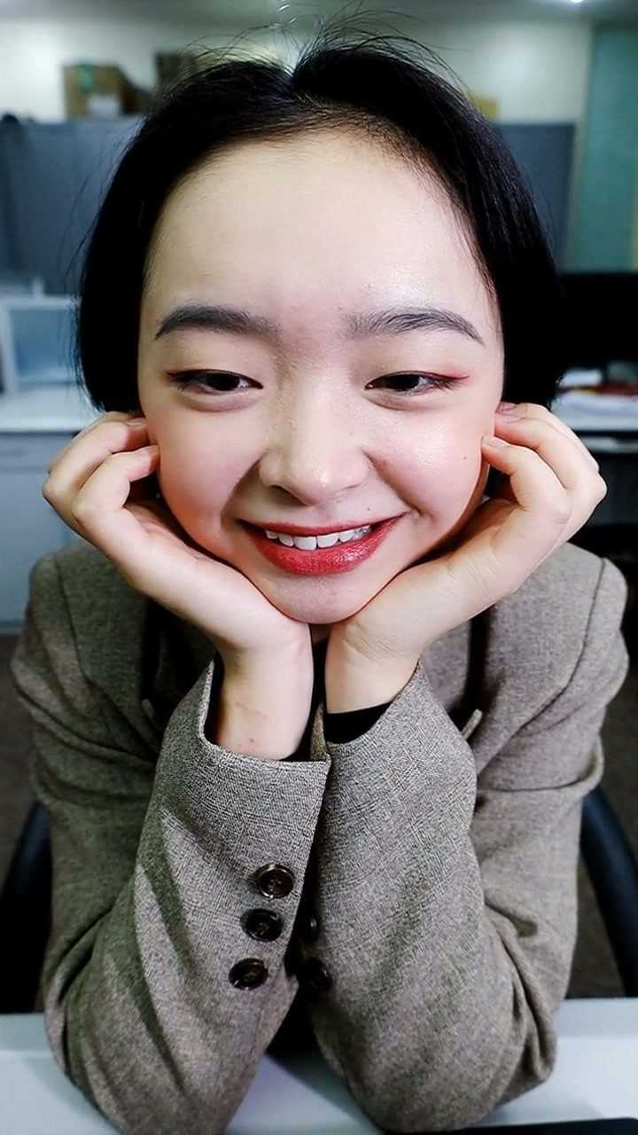 圆脸颖入职记第十三集年终冲刺刺不穿一打年终报告微剧在家搞笑视频