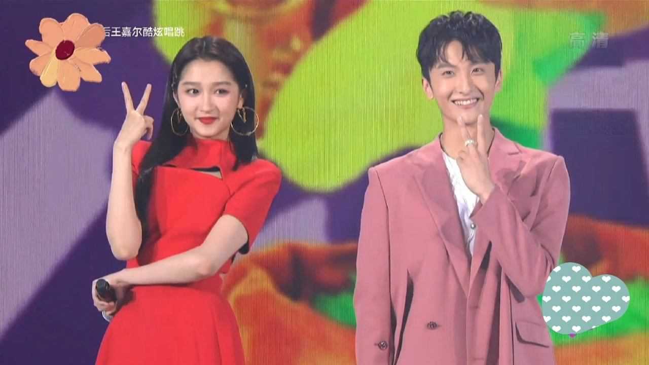 关晓彤牛骏峰合唱你笑起来真好看国民闺女长大了和牛骏峰身高不相上